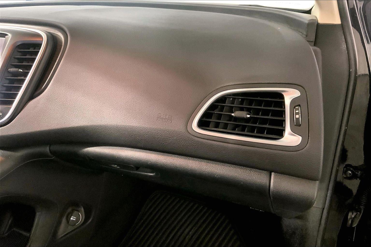 2017 Chrysler 200 Limited Platinum