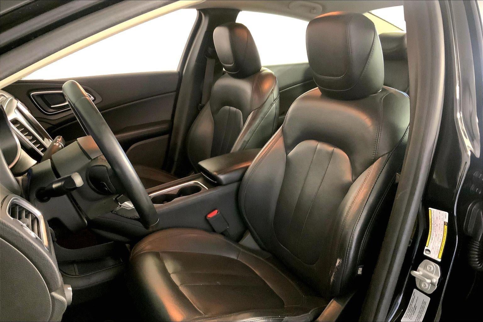 2017 Chrysler 200 Limited Platinum