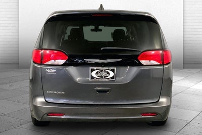 2022 Chrysler Voyager LX