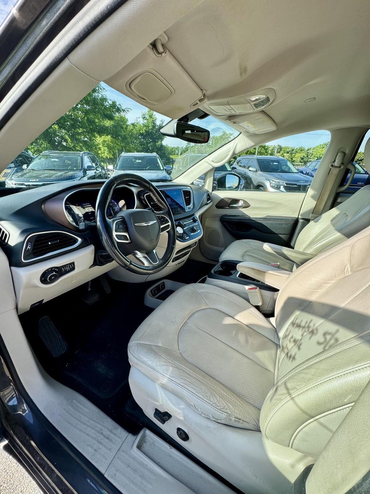2017 Chrysler Pacifica Touring-L Plus