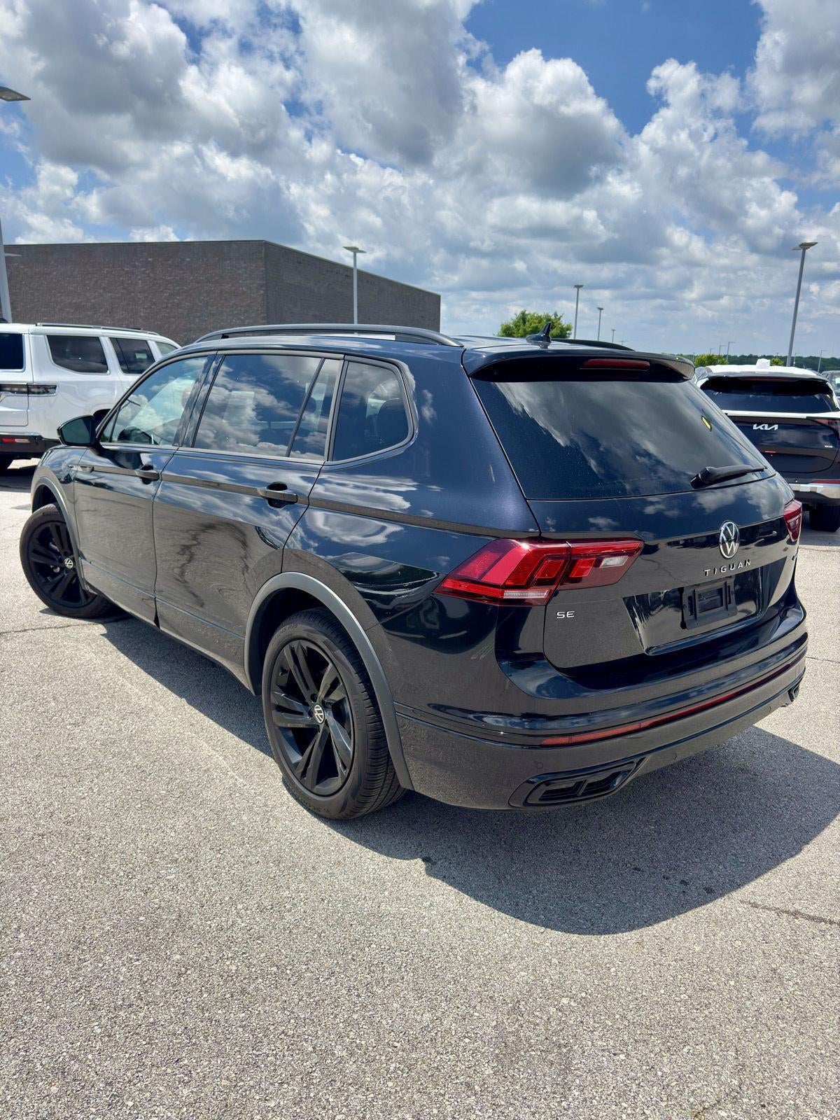 2024 Volkswagen Tiguan SE R-Line Black