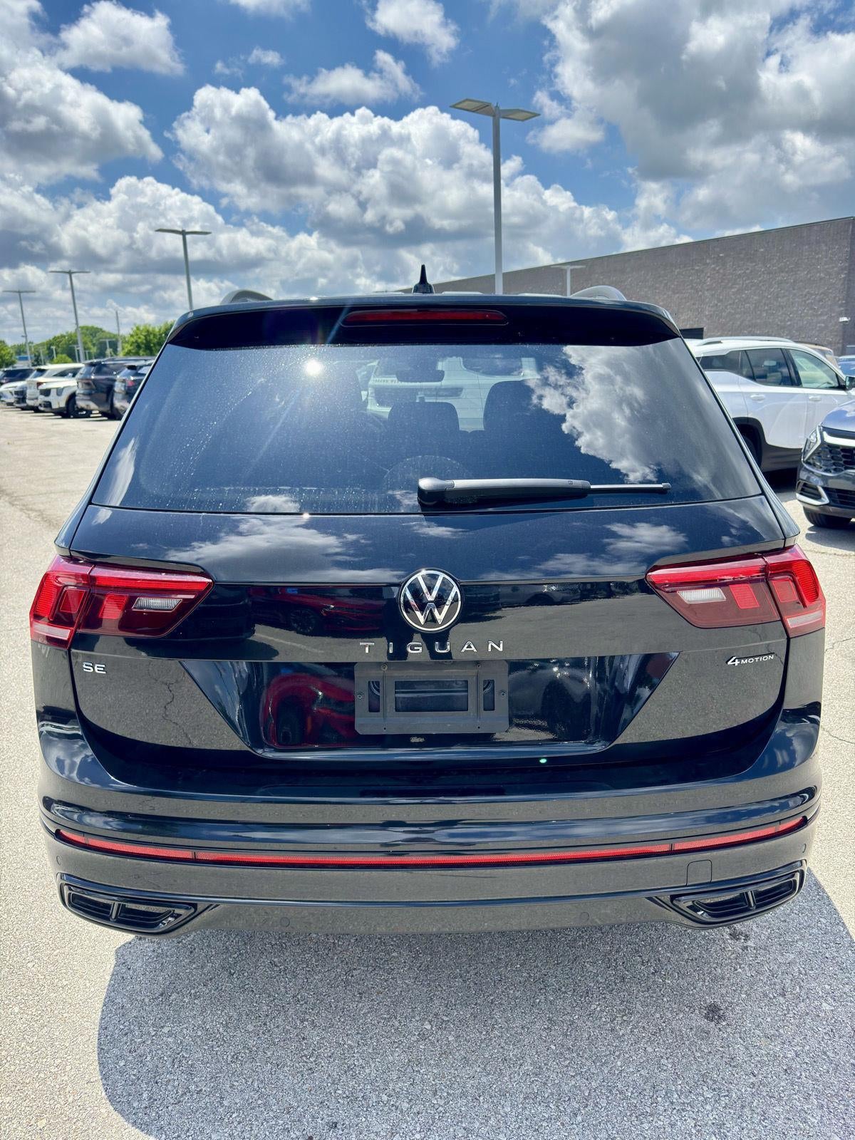 2024 Volkswagen Tiguan SE R-Line Black