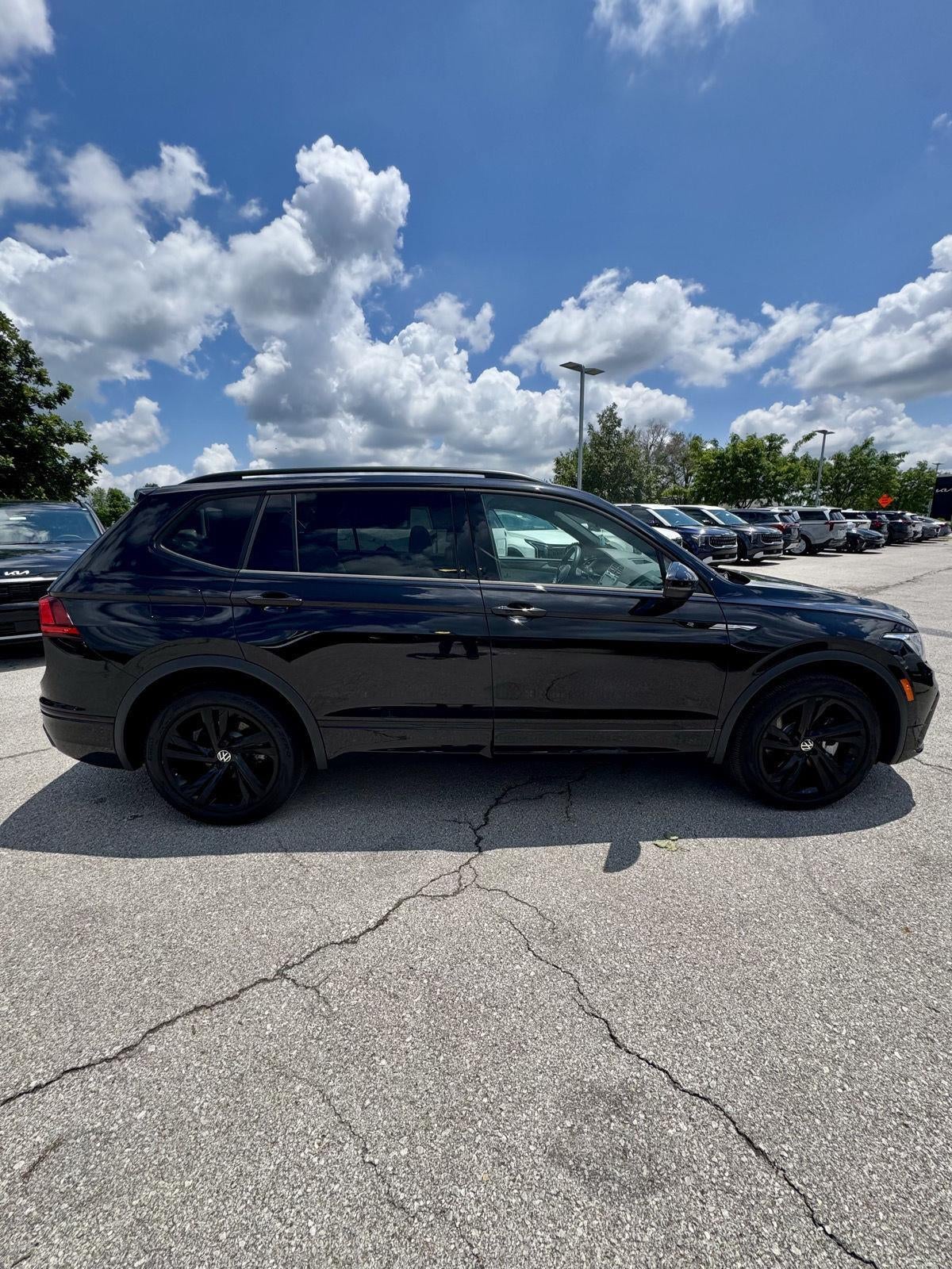 2024 Volkswagen Tiguan SE R-Line Black