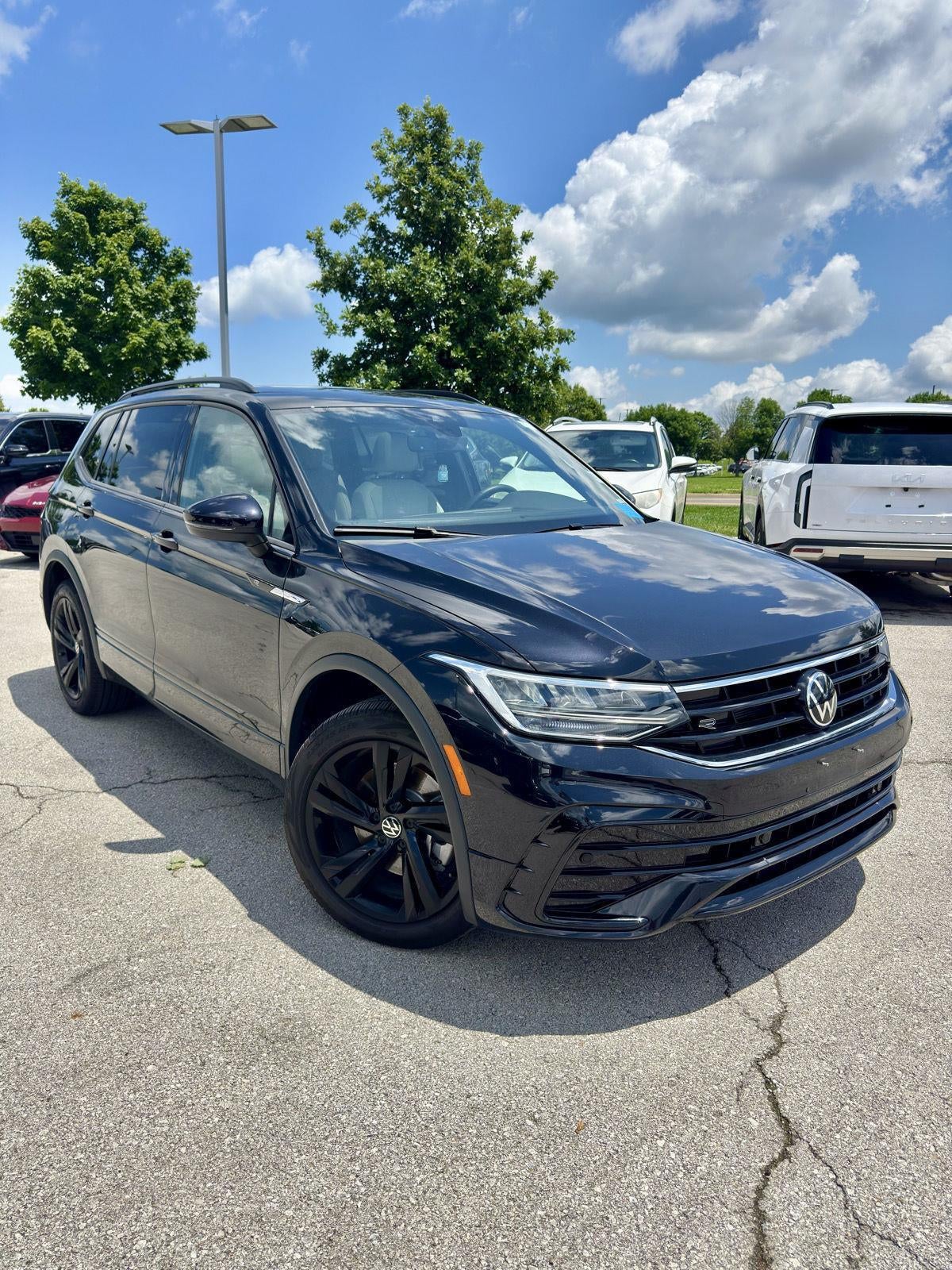 2024 Volkswagen Tiguan SE R-Line Black