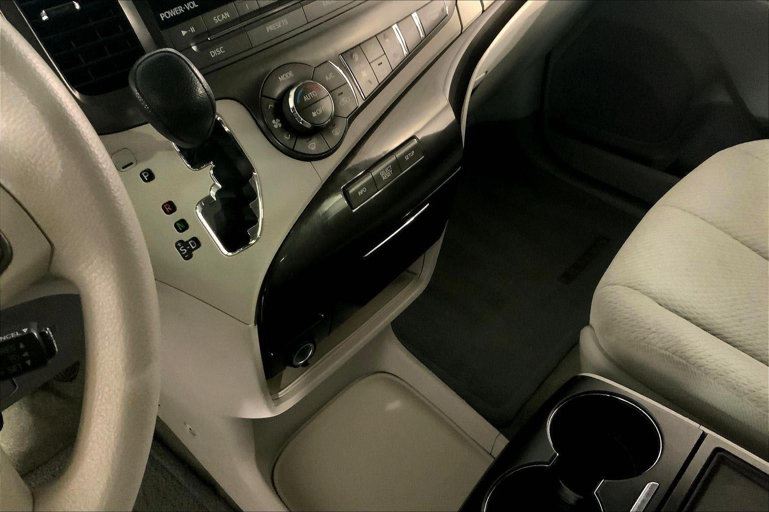 2014 Toyota Sienna LE AAS