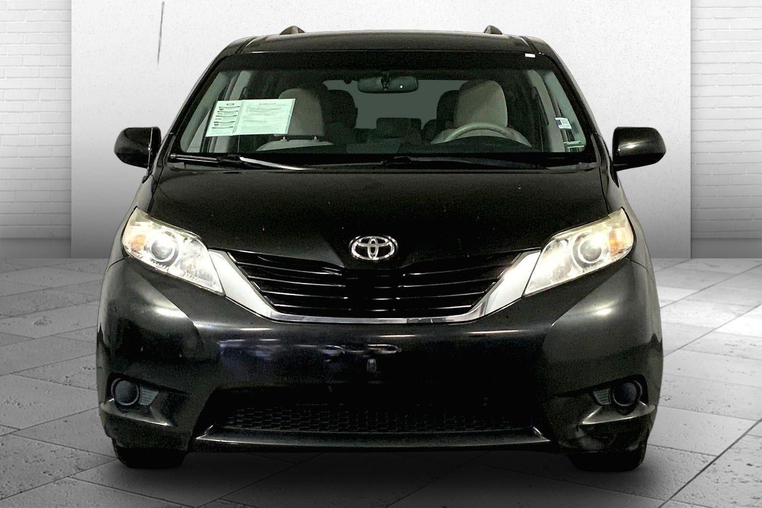2014 Toyota Sienna LE AAS