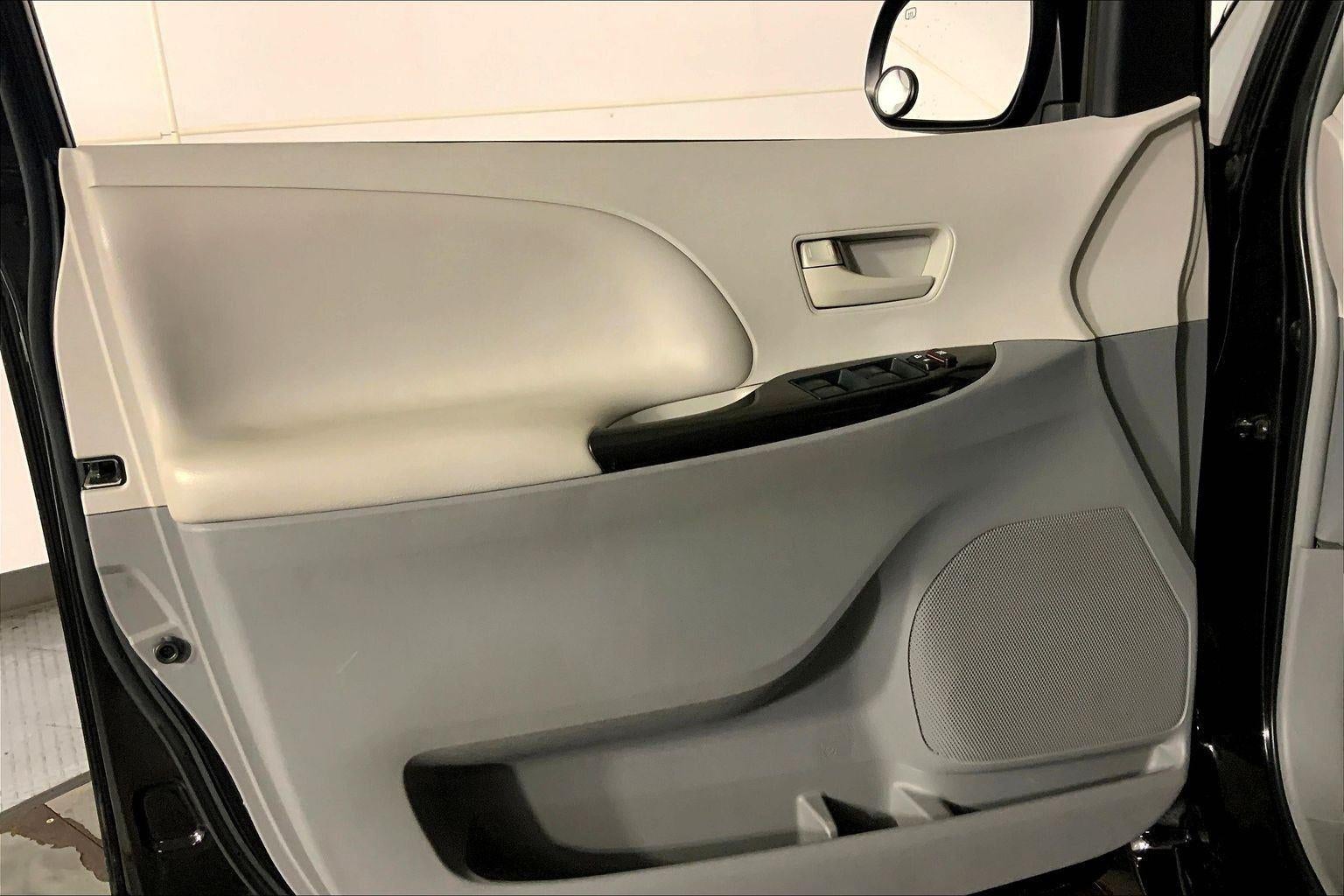 2014 Toyota Sienna LE AAS