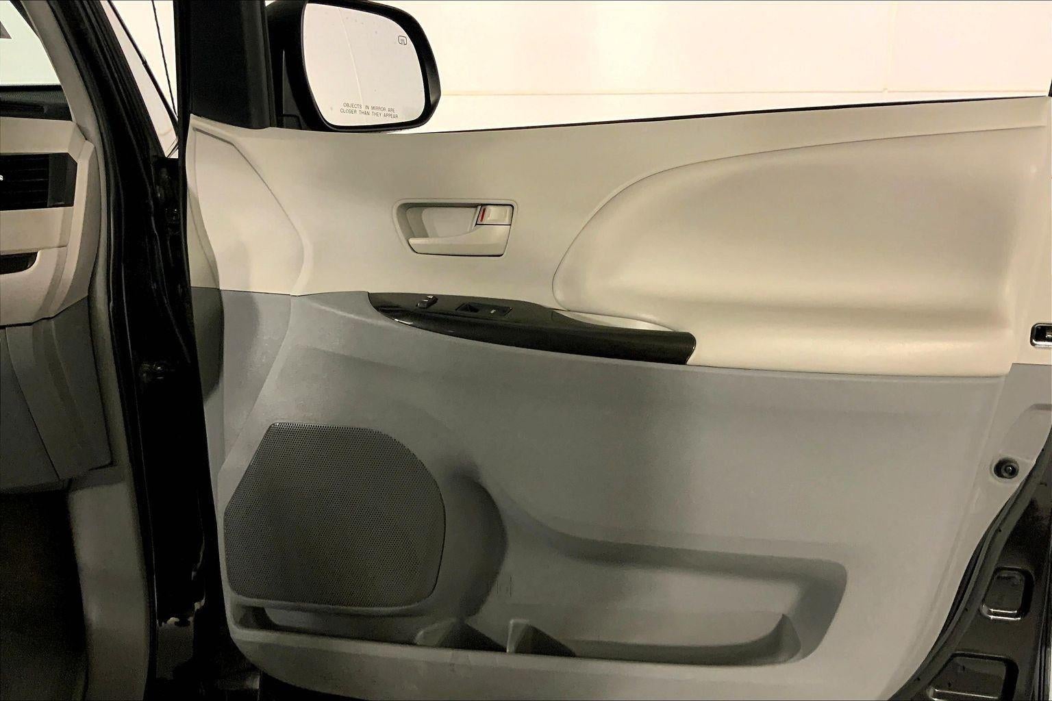 2014 Toyota Sienna LE AAS