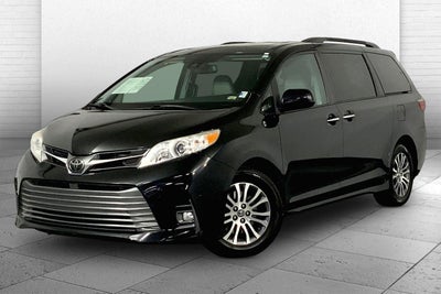 2020 Toyota Sienna XLE