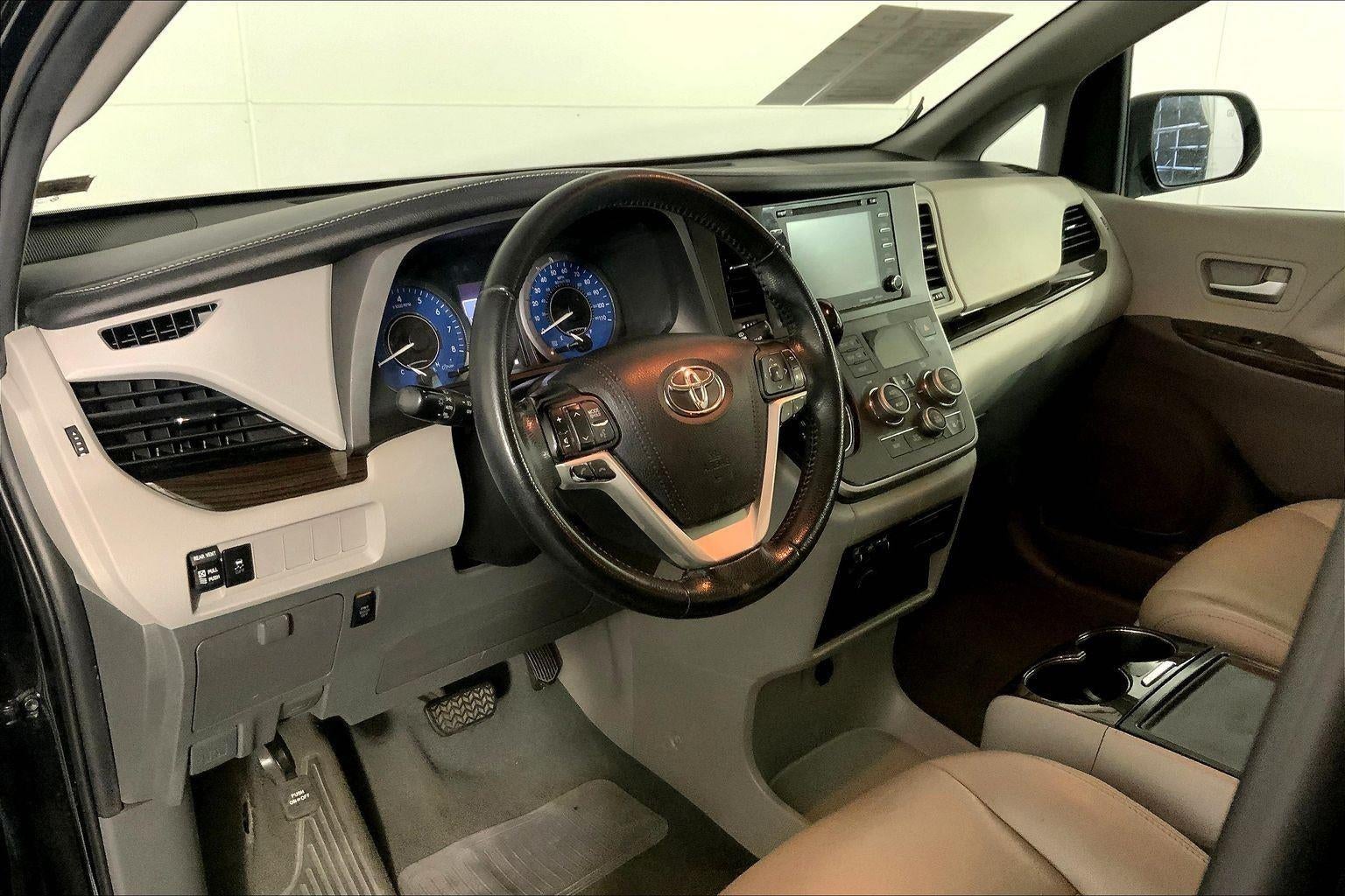2020 Toyota Sienna XLE