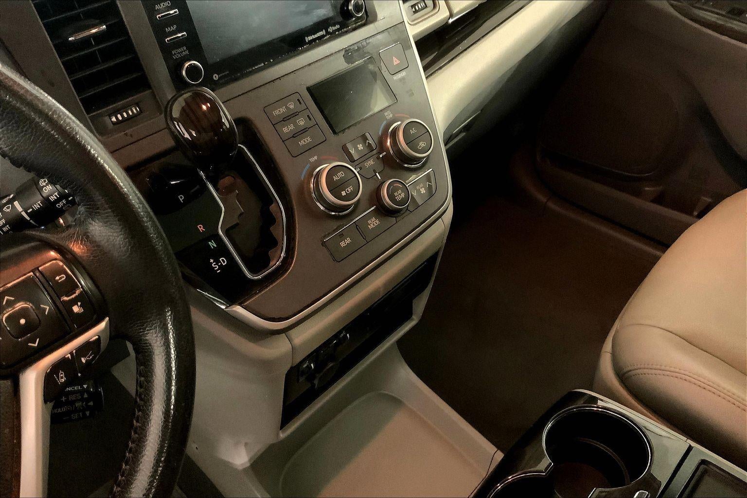 2020 Toyota Sienna XLE