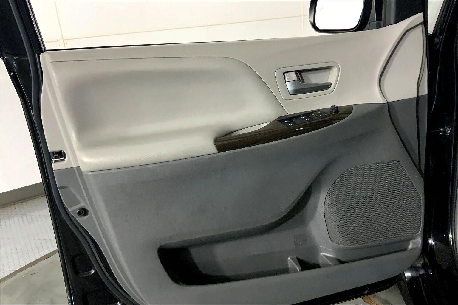 2020 Toyota Sienna XLE