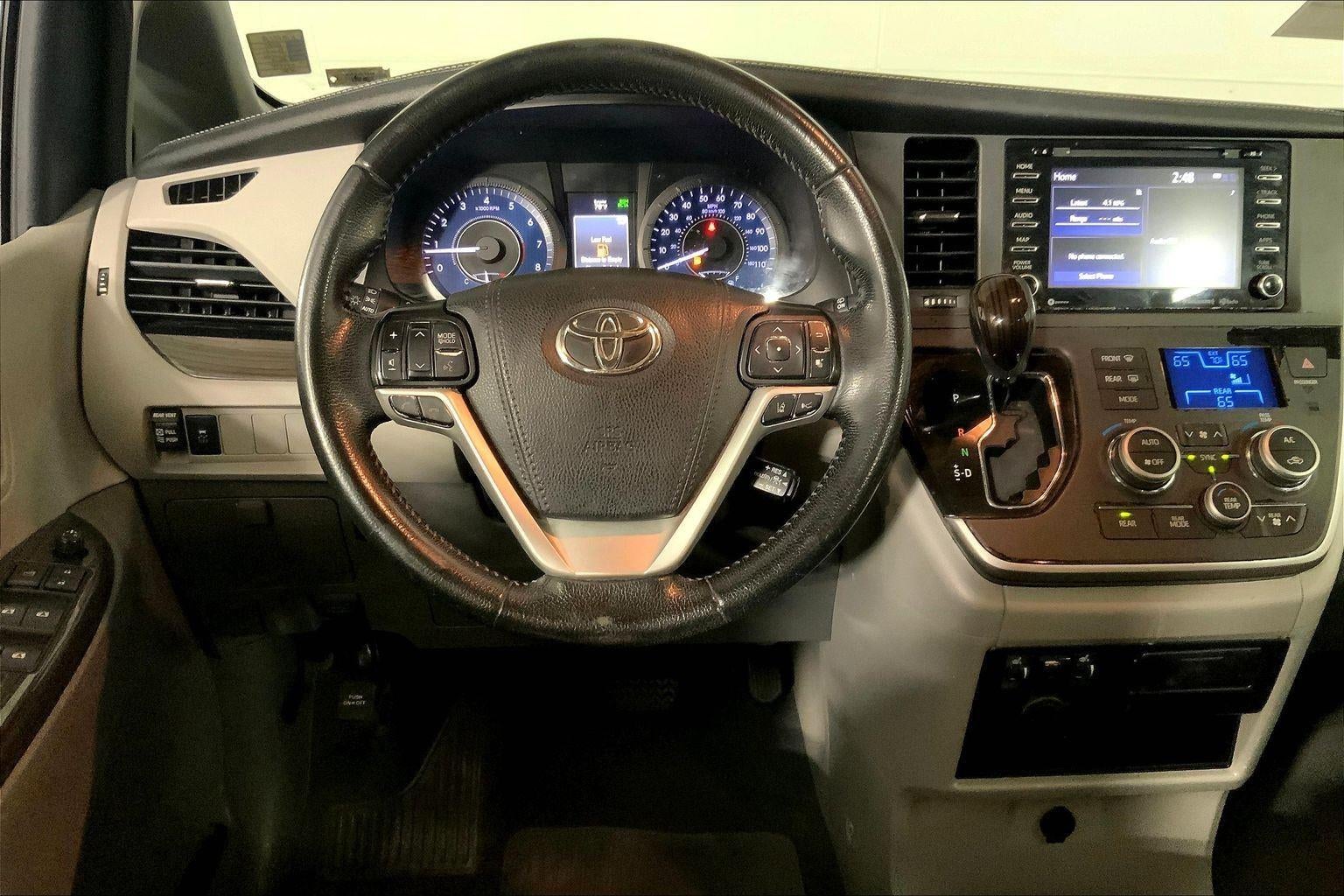 2020 Toyota Sienna XLE