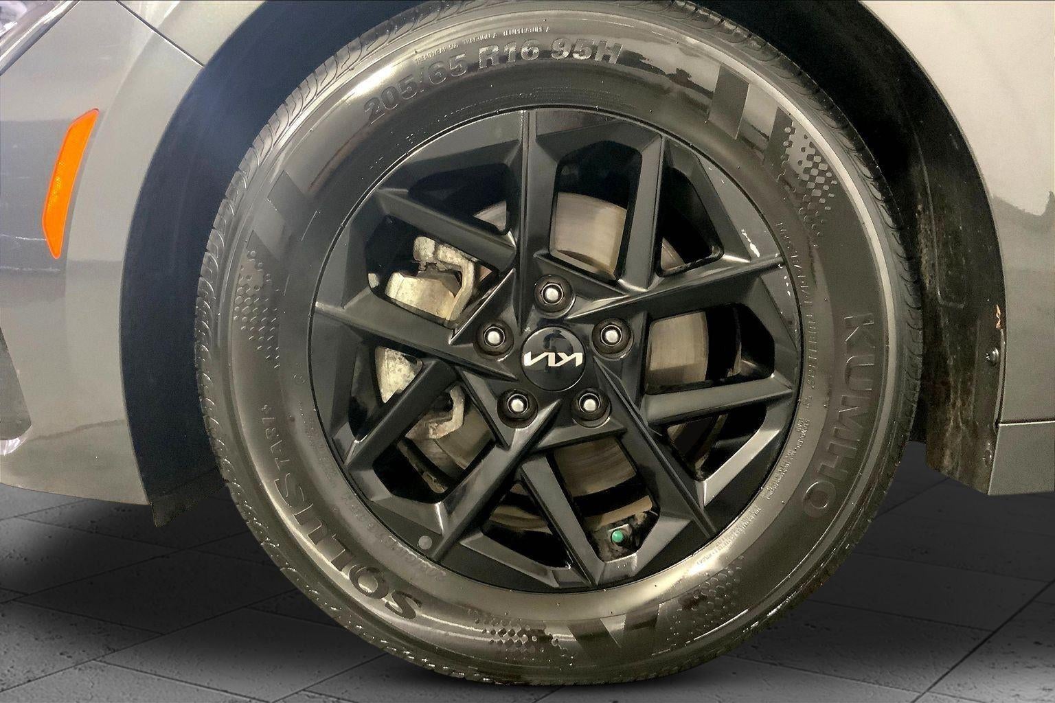 2025 Kia K5 LXS
