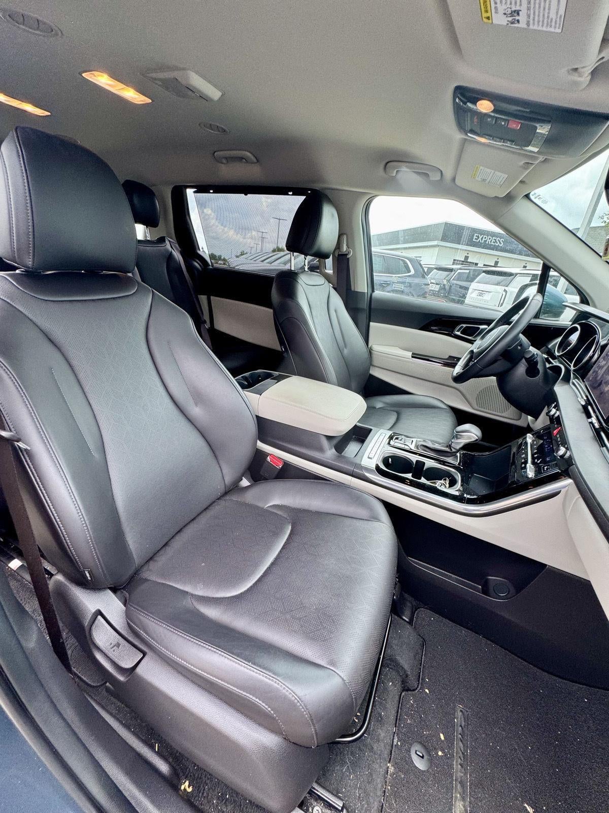 2024 Kia Carnival EX