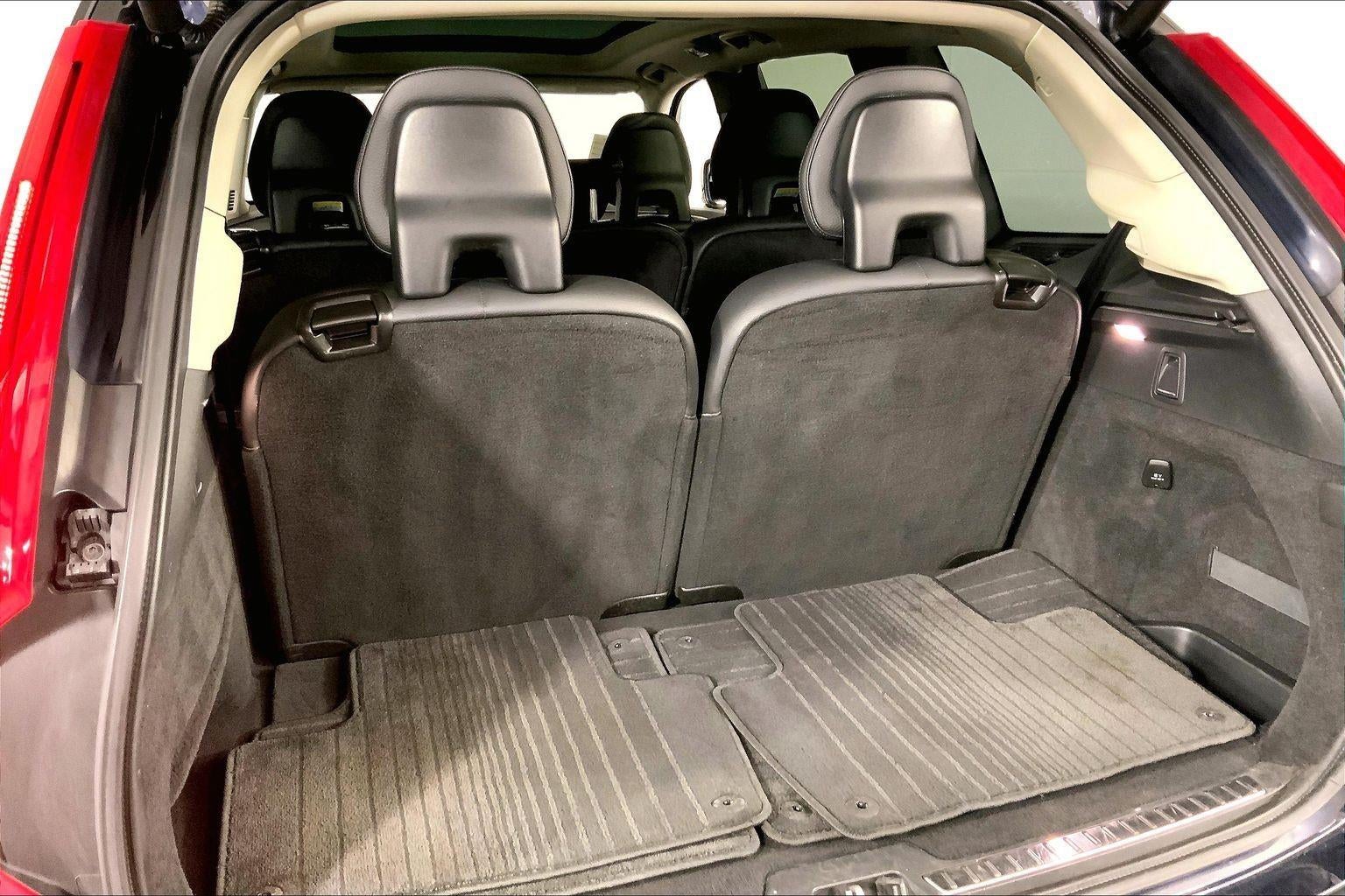 2016 Volvo XC90 T6 Momentum