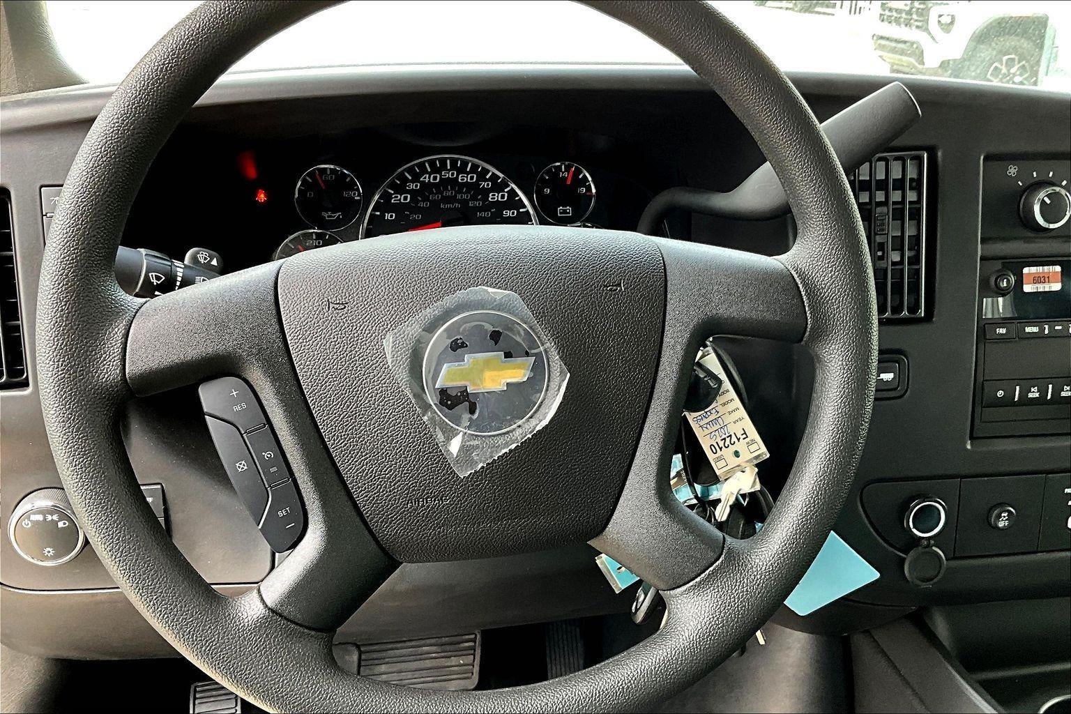 2025 Chevrolet Express Cutaway 3500 1WT