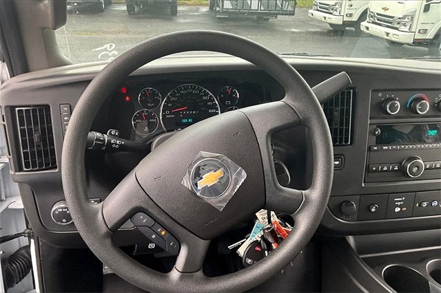 2025 Chevrolet Express Cutaway 3500 1WT