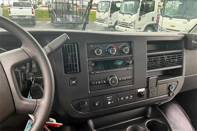 2025 Chevrolet Express Cutaway 3500 1WT