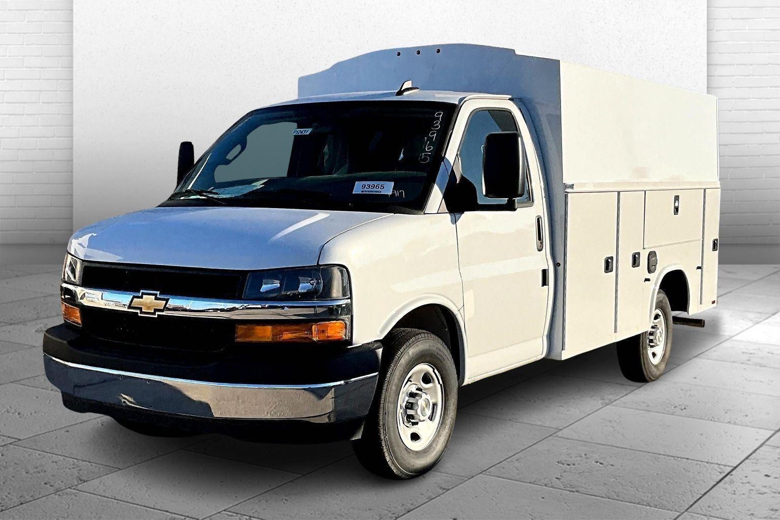 2025 Chevrolet Express Cutaway 3500 1WT
