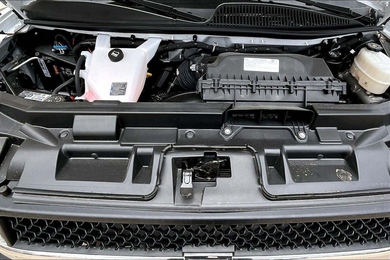 2025 Chevrolet Express Cutaway 3500 1WT