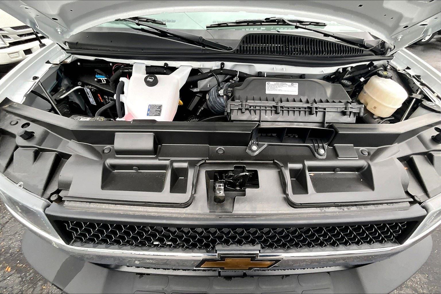 2025 Chevrolet Express Cutaway 3500 1WT