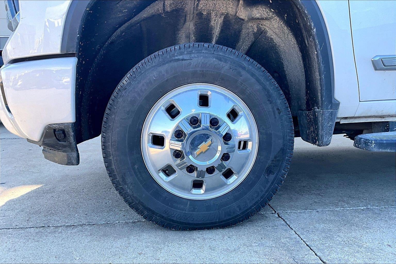 Used 2024 Chevrolet Silverado 3500HD High Country with VIN 1GC4YVEYXRF335024 for sale in Kansas City