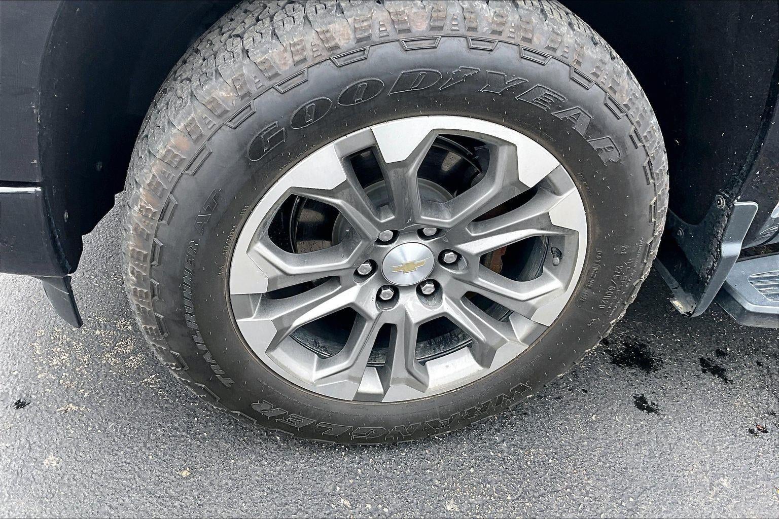 Used 2024 Chevrolet Silverado 1500 High Country with VIN 1GCUDJEL0RZ120002 for sale in Kansas City