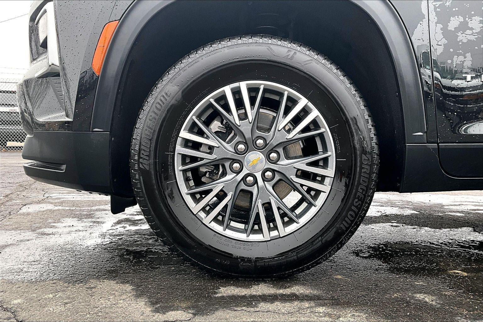 Used 2025 Chevrolet Traverse LT with VIN 1GNERGRS4SJ163098 for sale in Kansas City