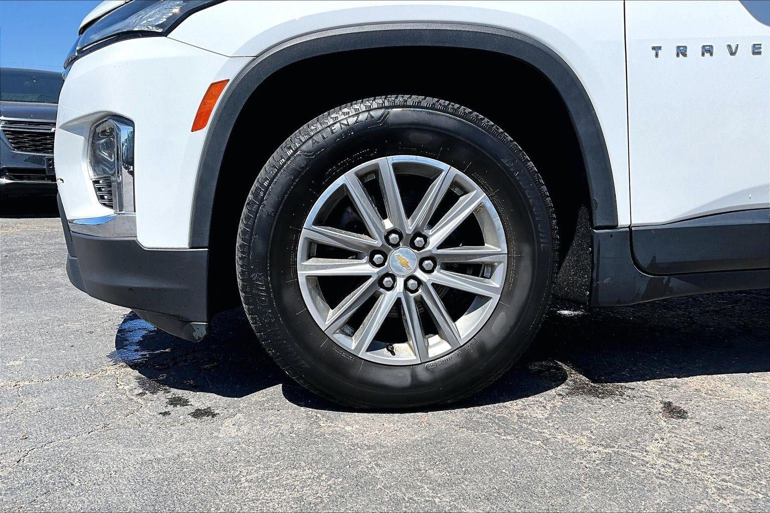 Used 2023 Chevrolet Traverse 1LT with VIN 1GNEVGKW4PJ209013 for sale in Kansas City