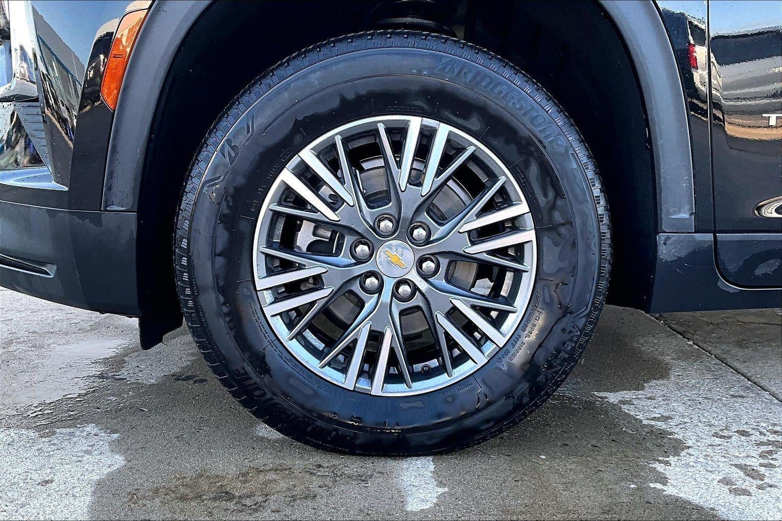 Used 2025 Chevrolet Traverse LT with VIN 1GNEVGRS6SJ264218 for sale in Kansas City