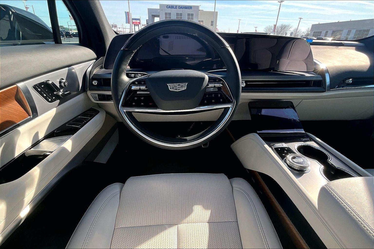 2026 Cadillac VISTIQ Luxury