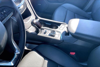 2025 Cadillac XT6 Luxury
