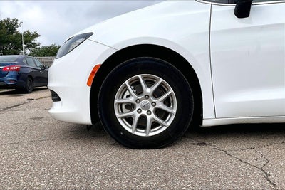 2023 Chrysler Voyager LX
