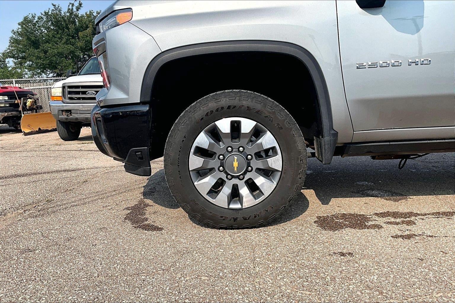 Used 2024 Chevrolet Silverado 2500HD Custom with VIN 2GC4YMEY8R1239829 for sale in Kansas City