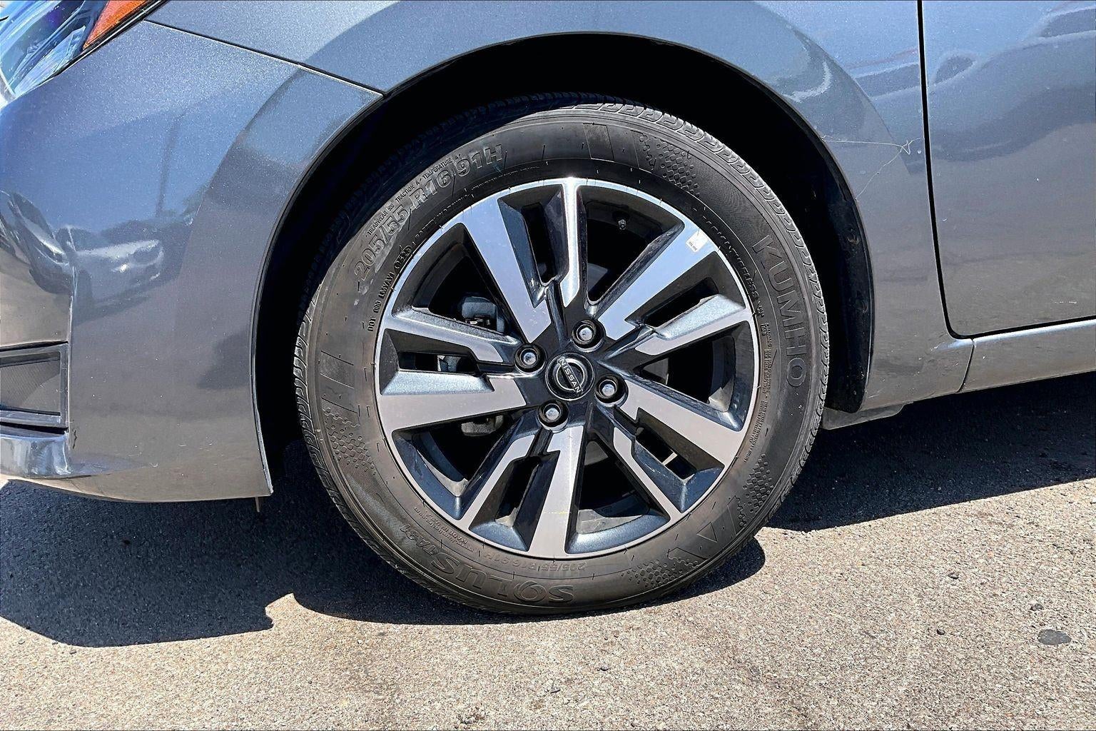 Used 2025 Nissan Versa Sedan SV with VIN 3N1CN8EV0SL848762 for sale in Kansas City