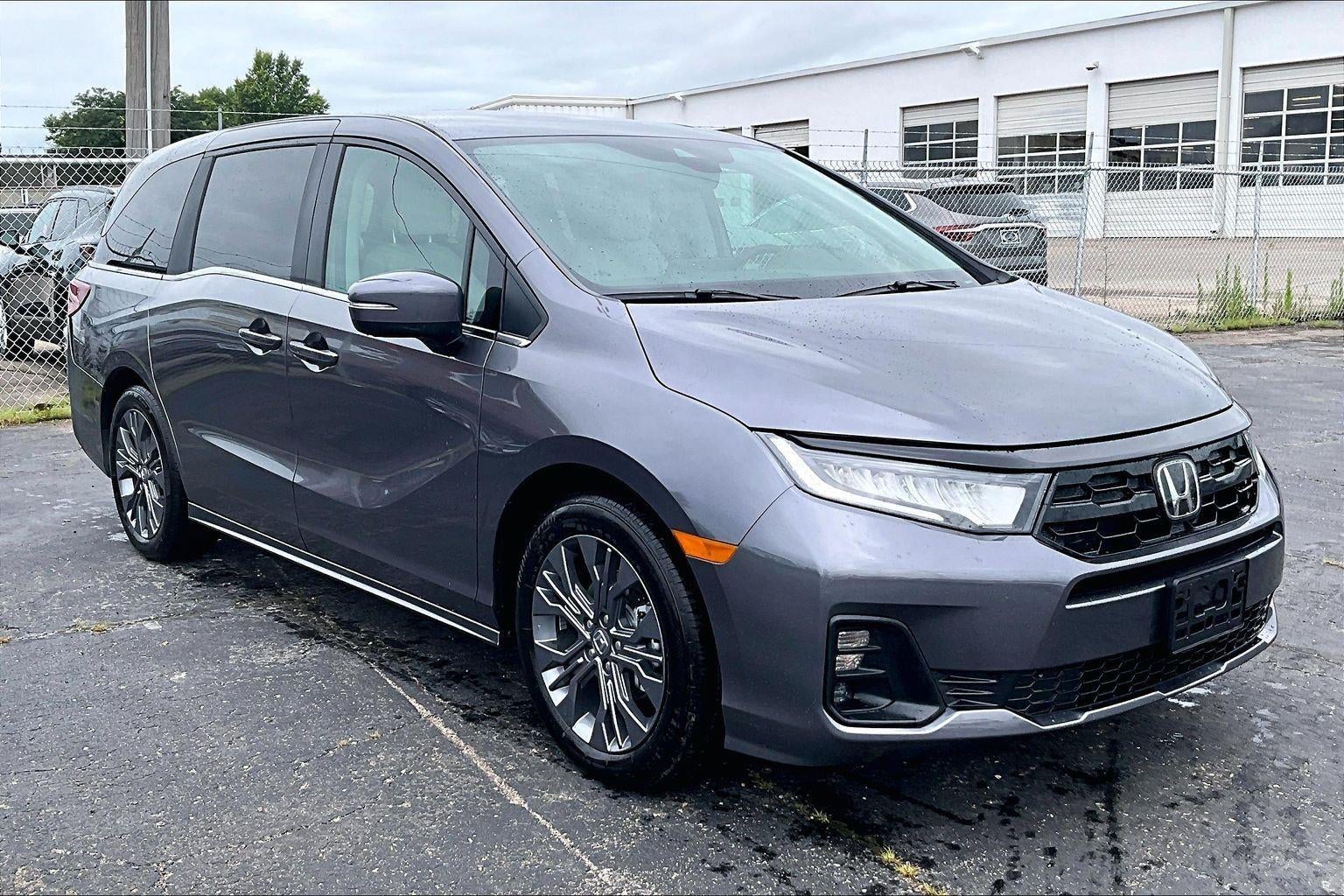2026 Honda Odyssey Touring's photo
