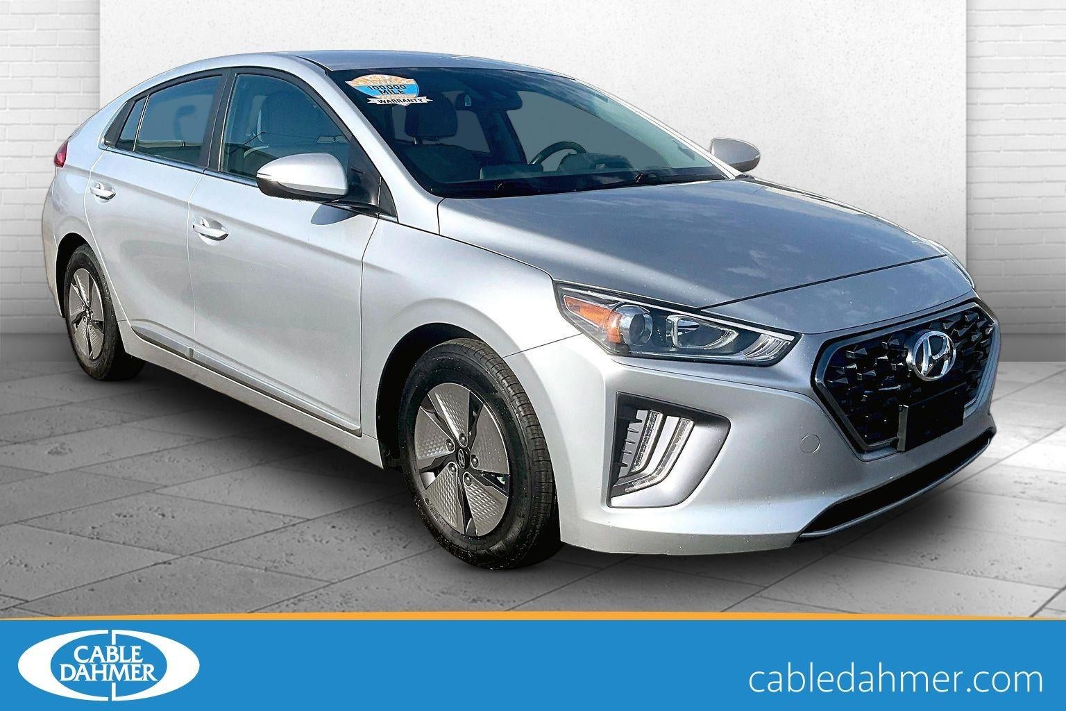 2022 Hyundai Ioniq Hybrid SE's photo