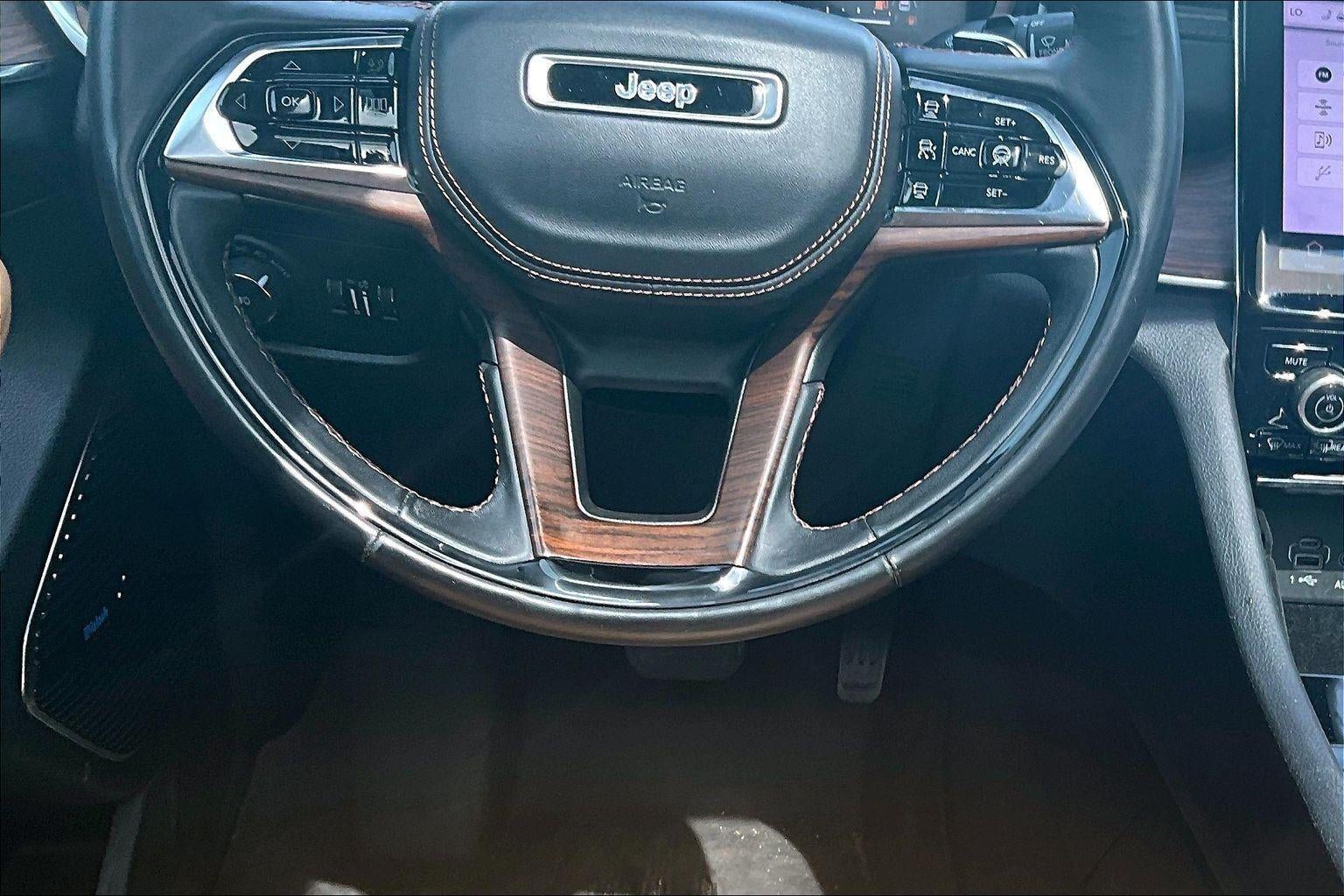 2022 Jeep Grand Cherokee Summit