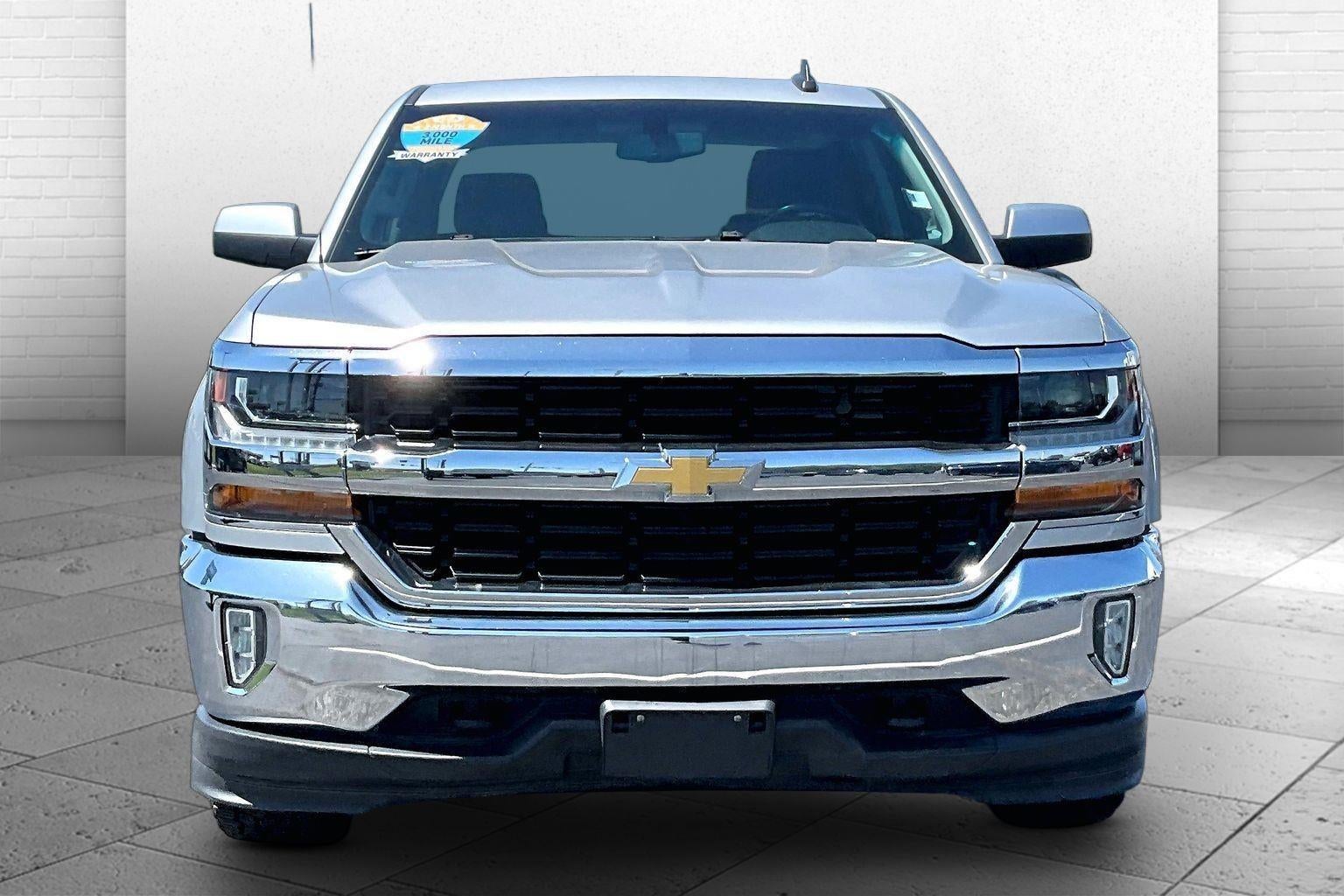 Used 2018 Chevrolet Silverado 1500 LT with VIN 3GCUKREC8JG377563 for sale in Kansas City