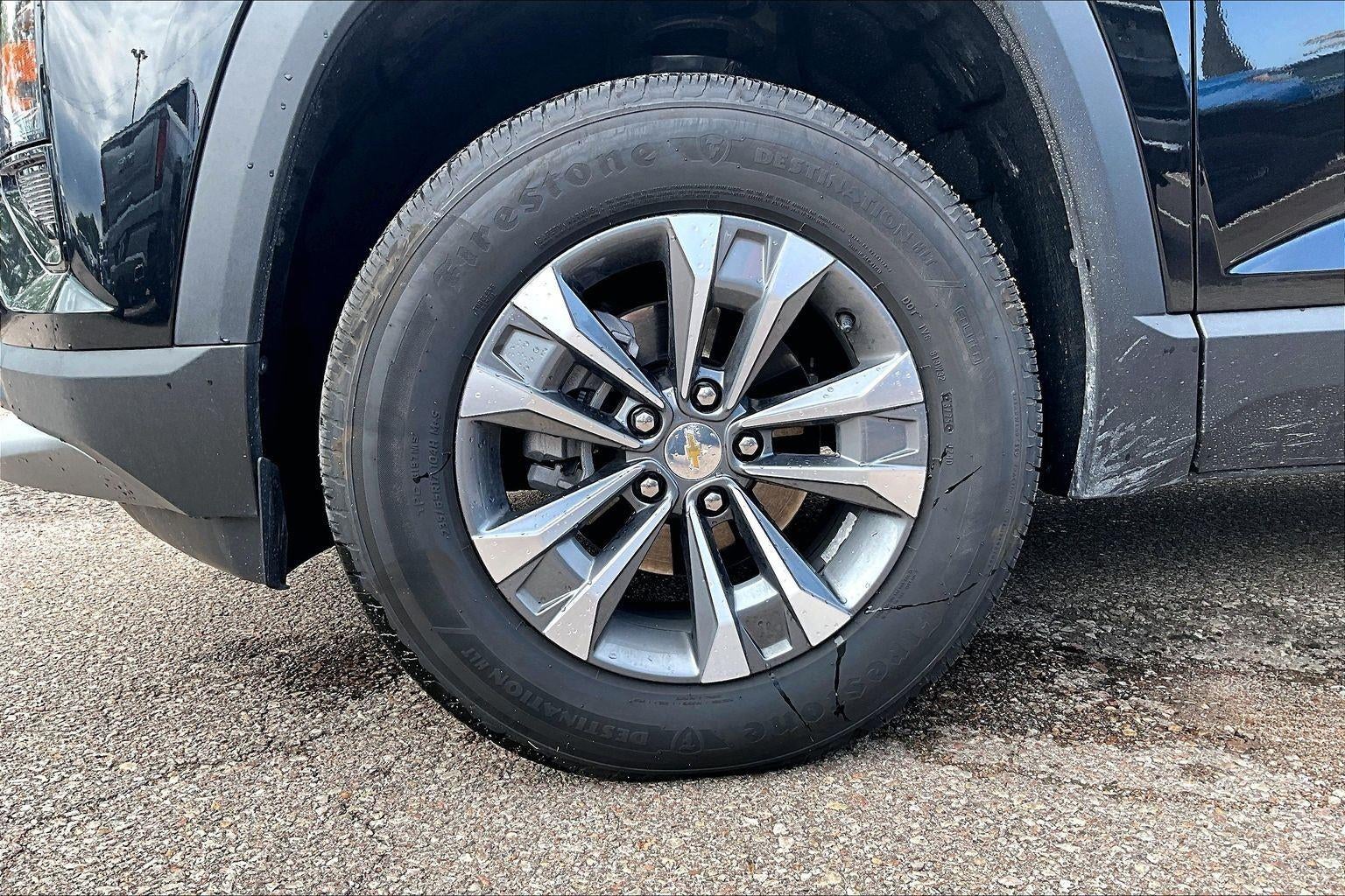 Used 2026 Chevrolet Equinox LT with VIN 3GNAXHEG2TL302425 for sale in Kansas City