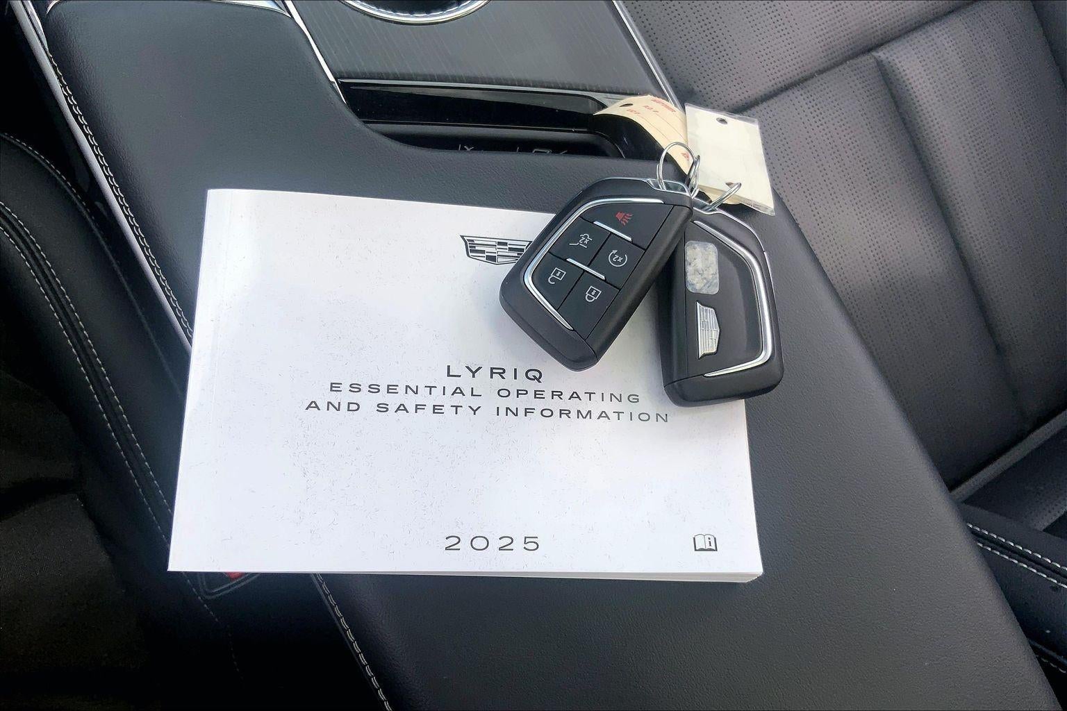 2025 Cadillac LYRIQ Luxury 3