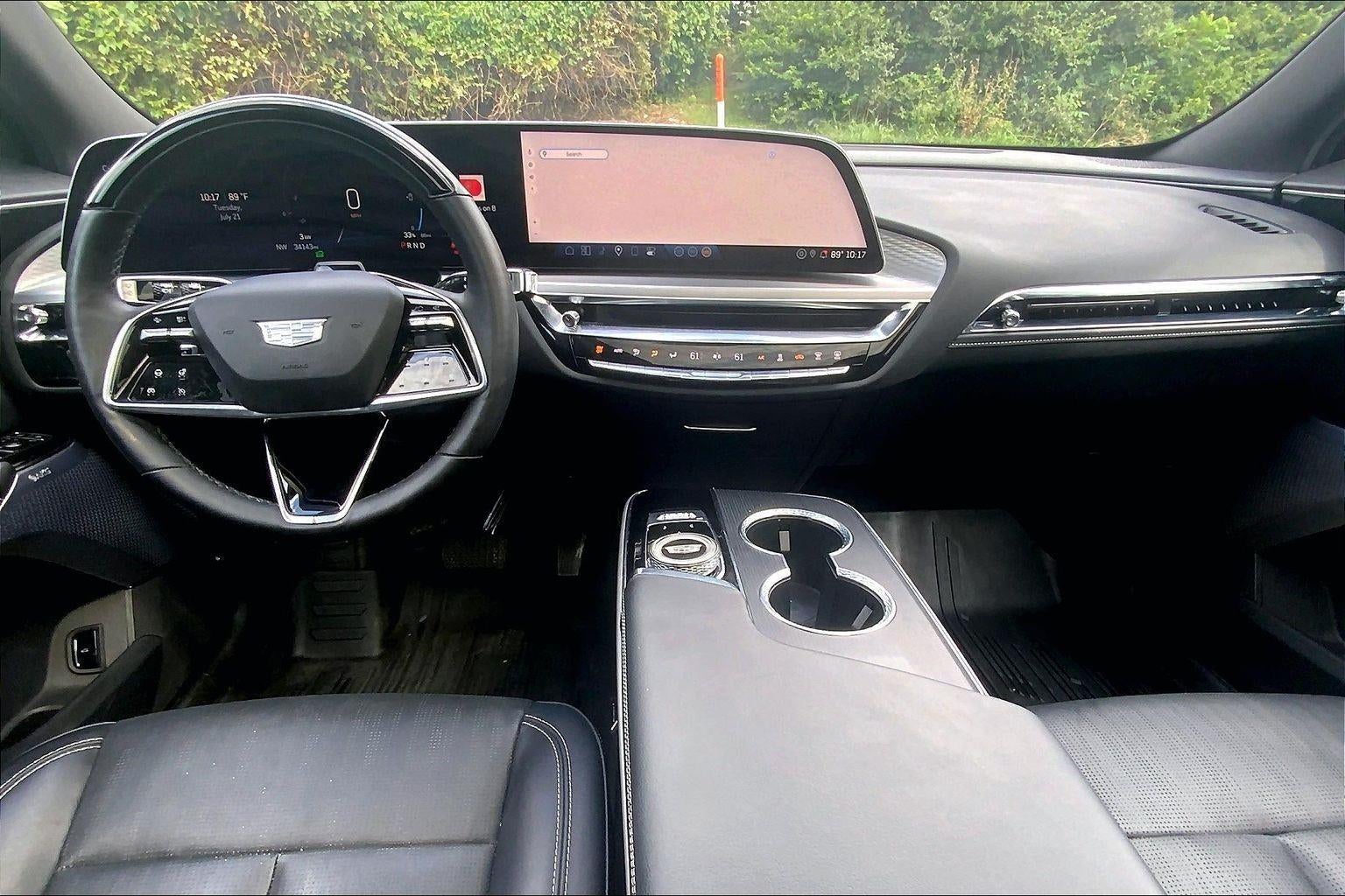 2025 Cadillac LYRIQ Luxury 3