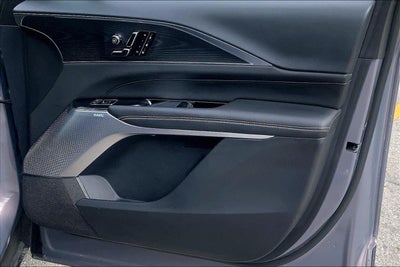 2025 Cadillac LYRIQ Luxury 3