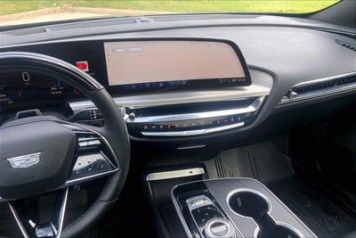 2025 Cadillac LYRIQ Luxury 3