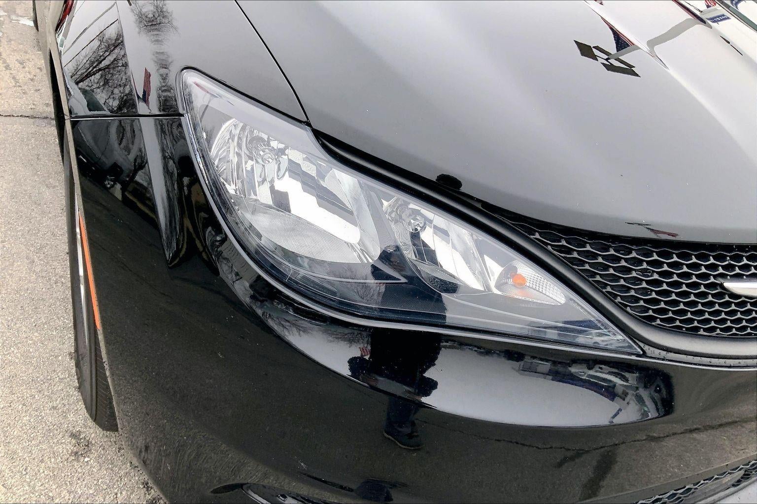 2024 Chrysler Voyager LX