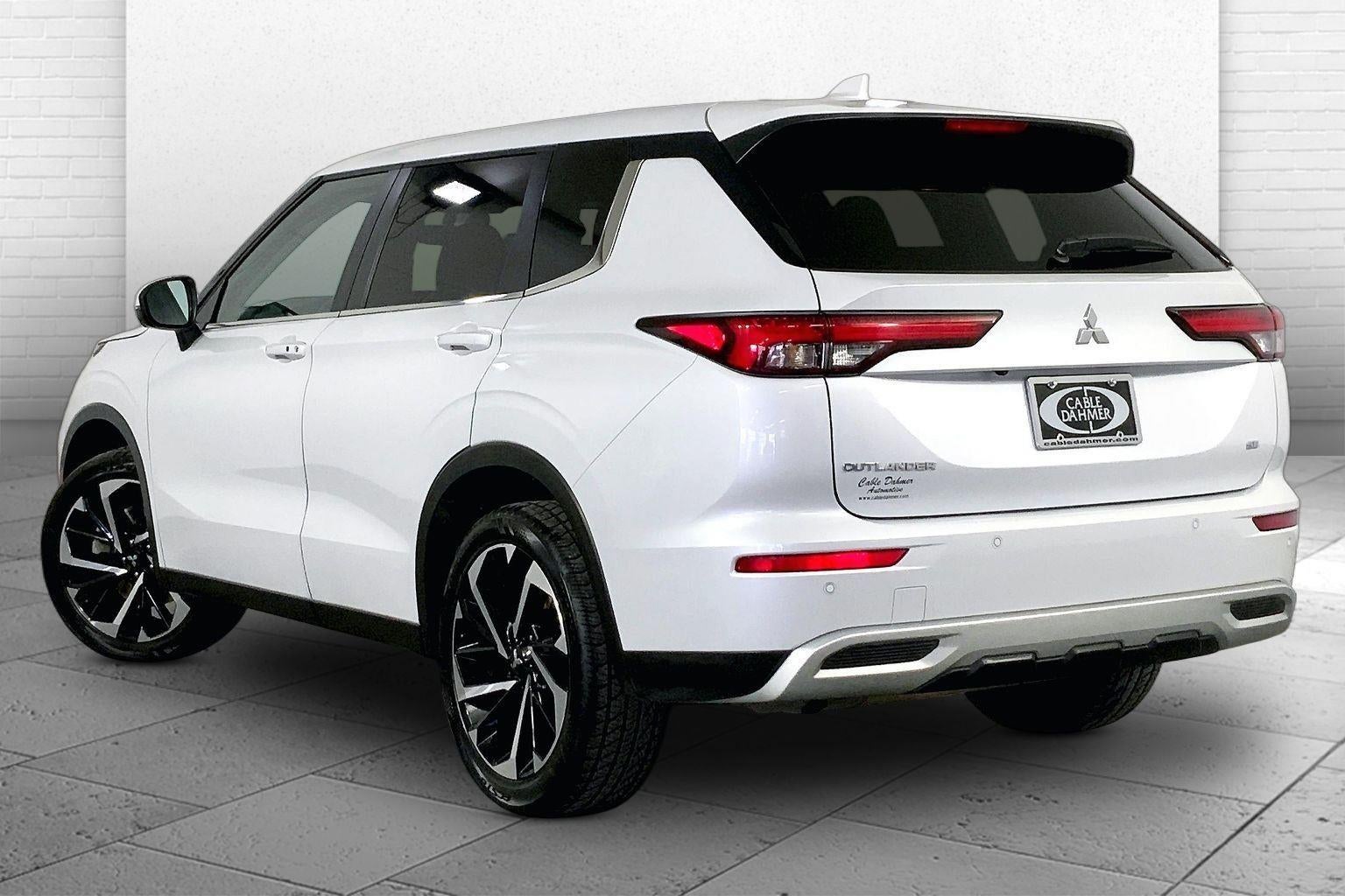 2024 Mitsubishi Outlander SE