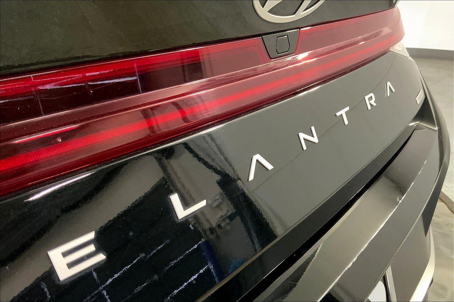 2025 Hyundai Elantra Hybrid Limited