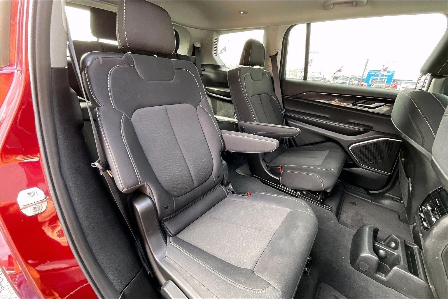 2022 Jeep Grand Cherokee L Laredo