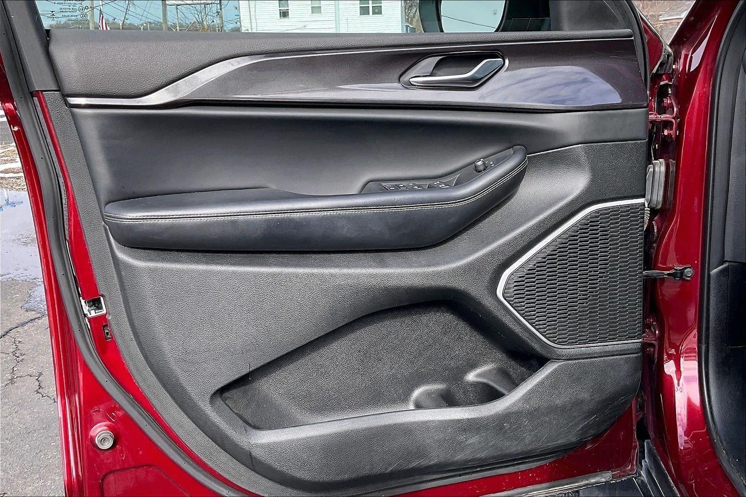 2022 Jeep Grand Cherokee L Laredo